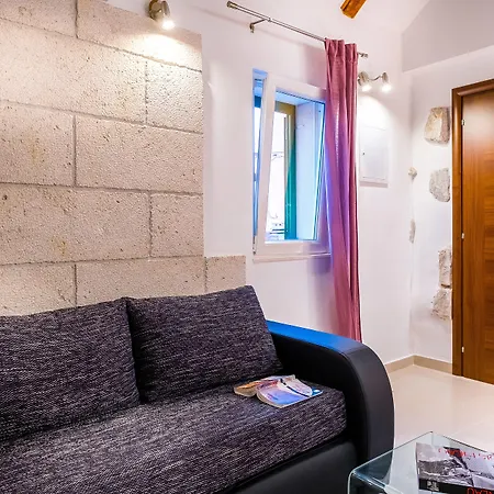 Oasis Apartment Split