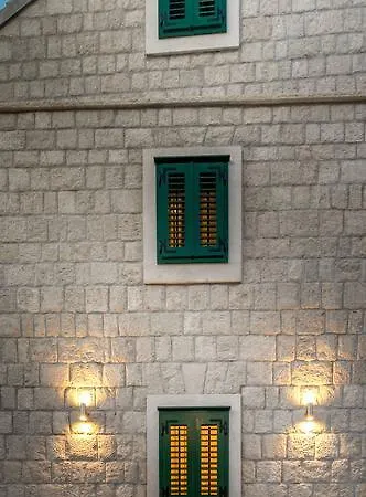 Oasis Split