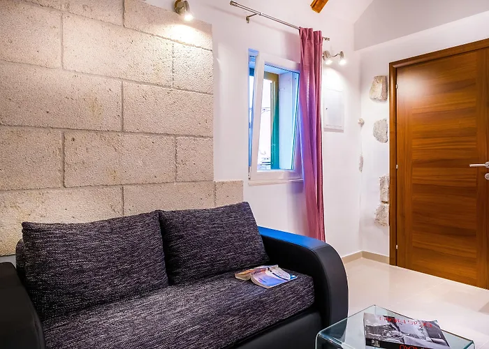 Oasis Apartment Split